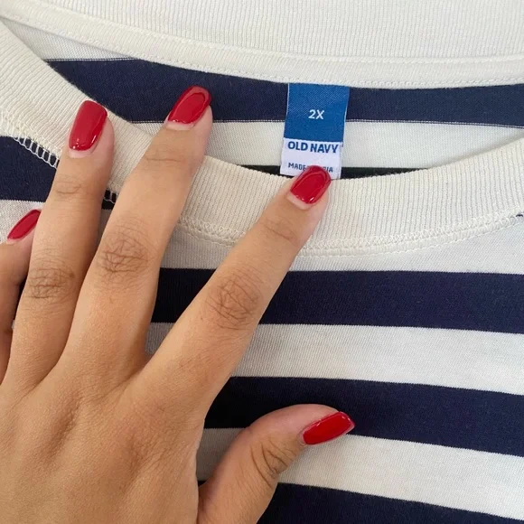 2X Blue and White Stripped Old Navy Tee - Picture 2 of 2